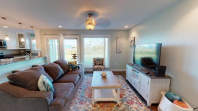AH-D115 Newly Remodeled First Floor Condo, Shared Community Pool & Hot Tub
